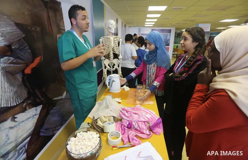 Palestinian students take part in a festival of the Science Days Palestine, at al Qattan Center in Gaza city on October 17, 2017. Photo by Mohammed Asad