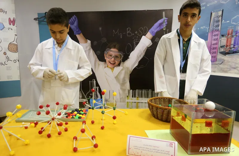 Palestinian students take part in a festival of the Science Days Palestine, at al Qattan Center in Gaza city on October 17, 2017. Photo by Mohammed Asad