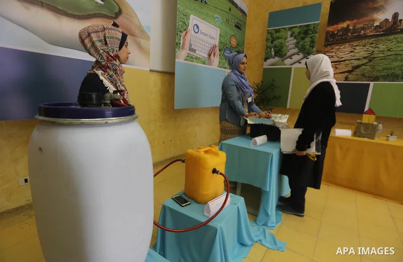 Palestinian students take part in a festival of the Science Days Palestine, at al Qattan Center in Gaza city on October 17, 2017. Photo by Mohammed Asad
