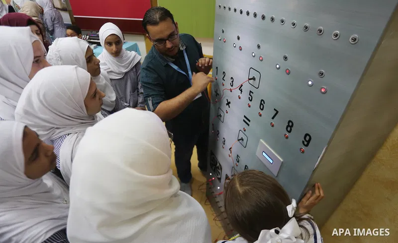 Palestinian students take part in a festival of the Science Days Palestine, at al Qattan Center in Gaza city on October 17, 2017. Photo by Mohammed Asad
