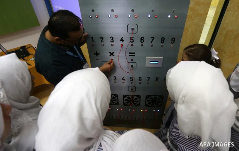 Palestinian students take part in a festival of the Science Days Palestine, at al Qattan Center in Gaza city on October 17, 2017. Photo by Mohammed Asad