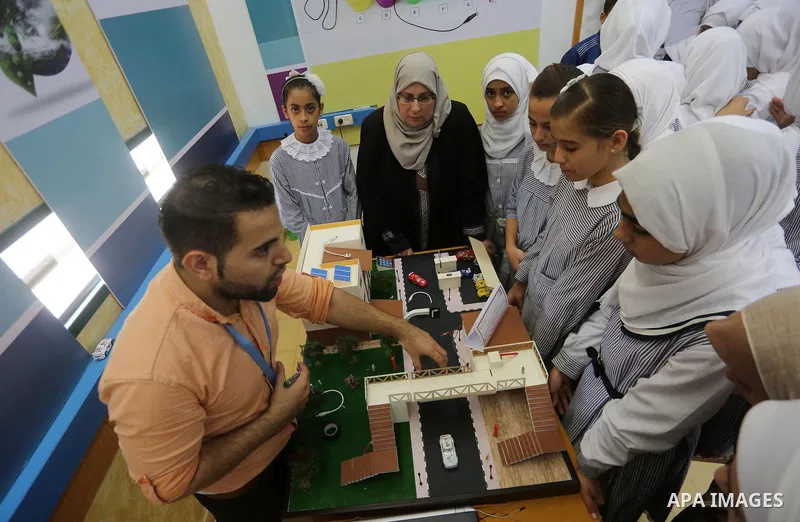 Palestinian students take part in a festival of the Science Days Palestine, at al Qattan Center in Gaza city on October 17, 2017. Photo by Mohammed Asad