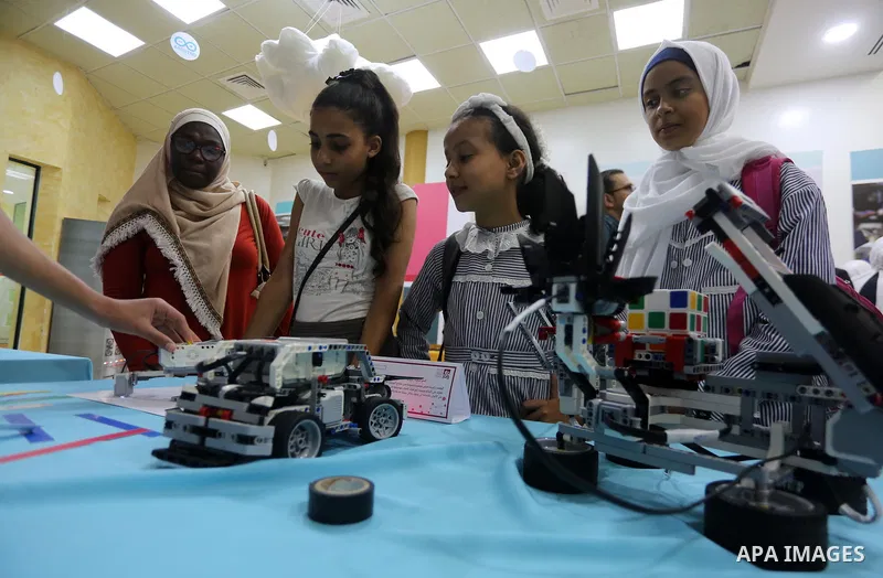Palestinian students take part in a festival of the Science Days Palestine, at al Qattan Center in Gaza city on October 17, 2017. Photo by Mohammed Asad