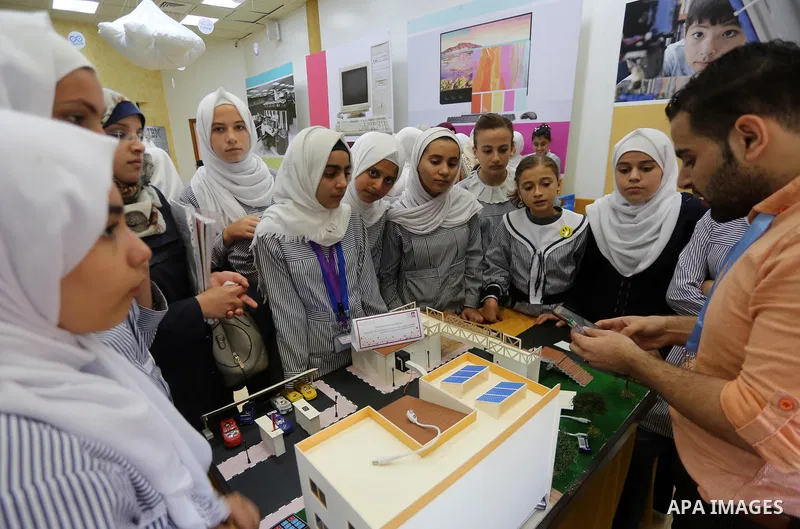 Palestinian students take part in a festival of the Science Days Palestine, at al Qattan Center in Gaza city on October 17, 2017. Photo by Mohammed Asad
