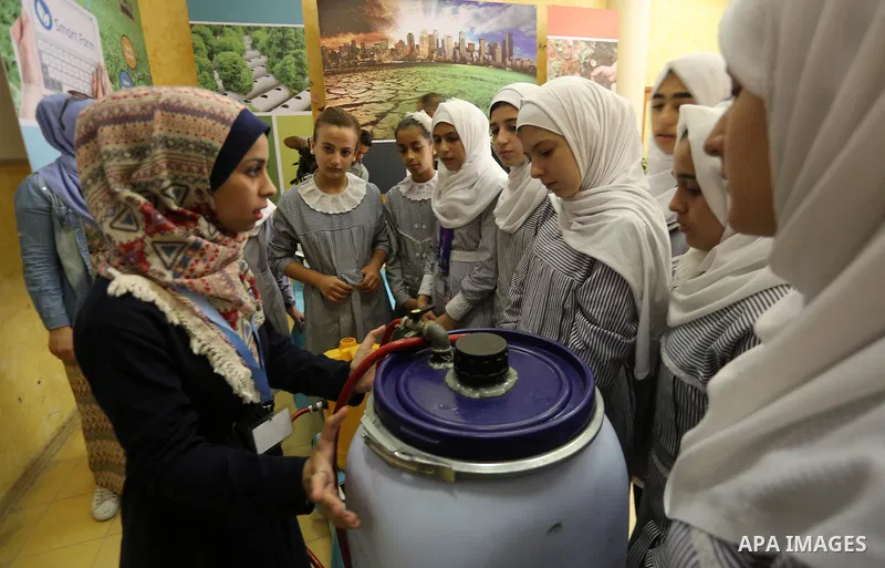Palestinian students take part in a festival of the Science Days Palestine, at al Qattan Center in Gaza city on October 17, 2017. Photo by Mohammed Asad