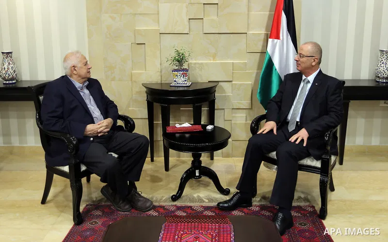 Palestinian Prime Minister, Rami Hamdallah, meets with the Palestinian chief of Election Commissioner, Hanna Nasser, in the West Bank city of Ramallah, on October 26, 2017. Photo by Prime Minister Office