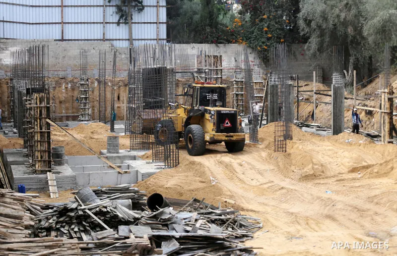 Palestinian laborers construction work at building still under construction, in Gaza city on October 28, 2017. Property owners in the Gaza Strip suffer from weak market and sales, and according to World Bank's report Gaz...