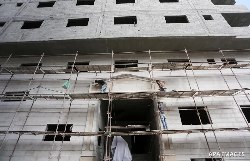 Palestinian laborers construction work at building still under construction, in Gaza city on October 28, 2017. Property owners in the Gaza Strip suffer from weak market and sales, and according to World Bank's report Gaz...