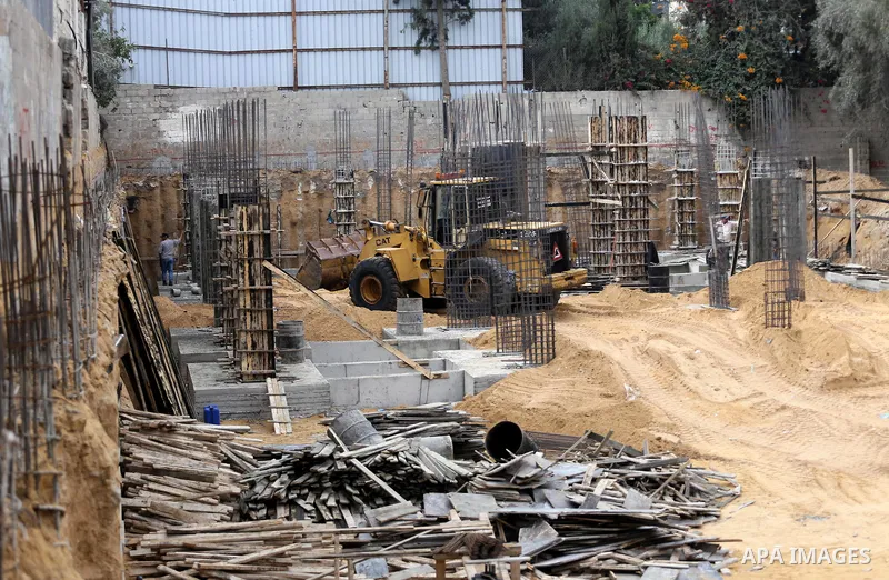 Palestinian laborers construction work at building still under construction, in Gaza city on October 28, 2017. Property owners in the Gaza Strip suffer from weak market and sales, and according to World Bank's report Gaz...