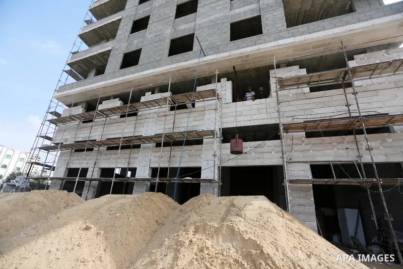 Palestinian laborers construction work at building still under construction, in Gaza city on October 28, 2017. Property owners in the Gaza Strip suffer from weak market and sales, and according to World Bank's report Gaz...