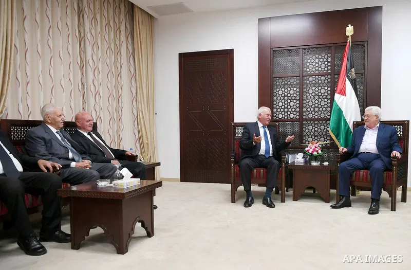 Palestinian President Mahmoud Abbas meets with Arab reconciliation committee in Israel, at his headquarter in the West Bank city of Ramallah on October 28, 2017a. Photo by Osama Falah