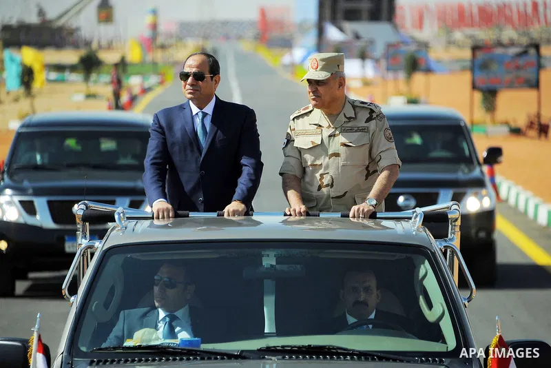 Egyptian President Abdel Fattah al-Sisi inspects 19th Infantry Division in Third Field Army in Suez, Egypt, on October 29, 2017. Photo by Egyptian President Office
