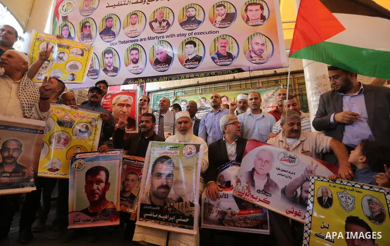 Palestinians take part in a protest to show solidarity with Palestinian prisoners held in Israeli jails, in front of Red cross office in Gaza city on October 30, 2017. Photo by Mohammed Asad