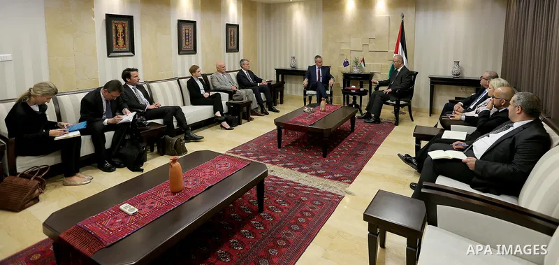 Palestinian Prime Minister Rami Hamdallah meets with Australian opposition leader Bill Shorten in the West Bank city of Ramallah on October 30, 2017. Photo by Prime Minister Office