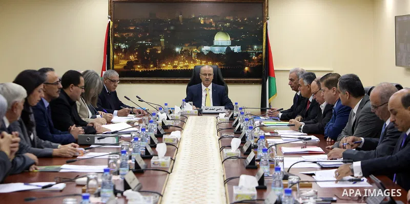 Palestinian Prime Minister, Rami hamadallah, chairs the Palestinian council meeting in the West Bank city of Ramallah on October 31, 2017.. Photo by Prime Minister Office