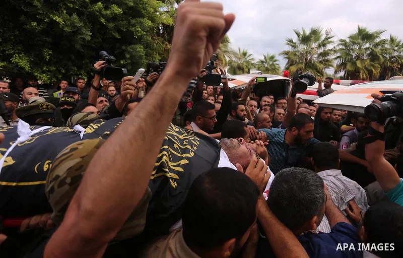 Palestinian mourners carry the body of Palestinian Islamic Jihad Movement fighter Arafat Abu Morshed during the funeral of Palestinians killed in an Israeli operation to blow up a tunnel stretching from the Gaza Strip in...