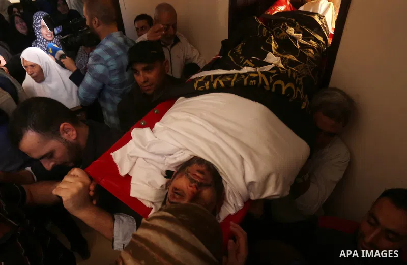 Palestinian mourners carry the body of Hassan Abu Hassanin in Bureij refugee camp in central Gaza Strip on October 31, 2017, during the funeral of Palestinians who were killed the previous day in an Israeli operation to...
