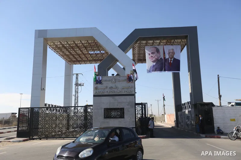 Members of Palestinian security forces stand at Rafah border crossing with Egypt, in the southern Gaza Strip November 1, 2017. Hamas handed over control of the Gaza Strip's border with Egypt to the Palestinian Authority...