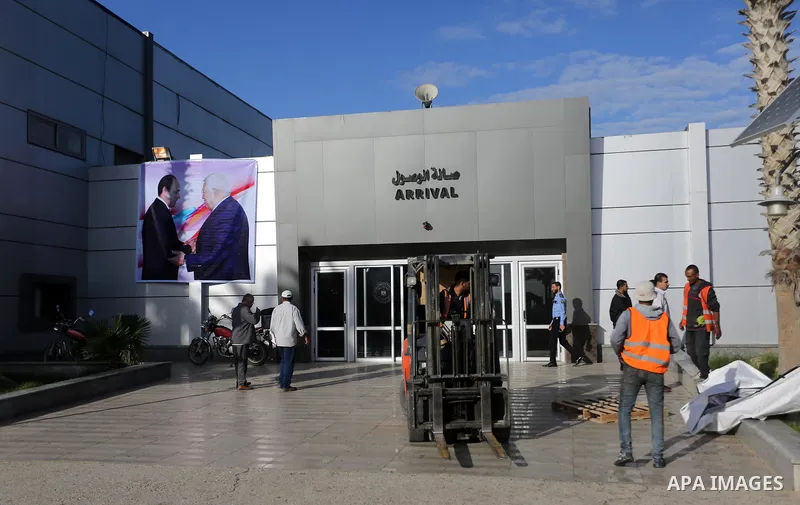 Members of Palestinian security forces stand at Rafah border crossing with Egypt, in the southern Gaza Strip November 1, 2017. Hamas handed over control of the Gaza Strip's border with Egypt to the Palestinian Authority...