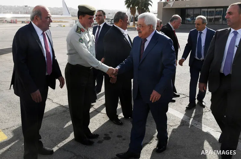 Palestinian President Mahmoud Abbas meets with the director of the Lebanese public security Abbas Ibrahim, in Amman on November 9, 2017. Photo by Thaer Ghanaim