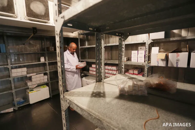 A Palestinian pharmacist stands next shelves which empty from medicines at Al-Shefa Hospital in Gaza City on Nov 16,2017 as Gaza Strip faces a lack of medicines. Photo by Mohammed Asad