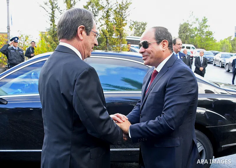 Cypriot President Nicos Anastasiades shakes hand with Egyptian President Abdel Fattah al-Sisi before a meeting at the presidential palace in the capital Nicosia, on November 20, 2017. Photo by Egyptian President Office