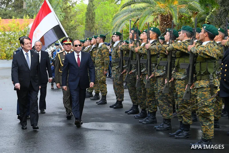 Cypriot President Nicos Anastasiades and Egyptian President Abdel Fattah al-Sisi review the honor guards at the presidential palace in the capital Nicosia, on November 20, 2017. Photo by Egyptian President Office