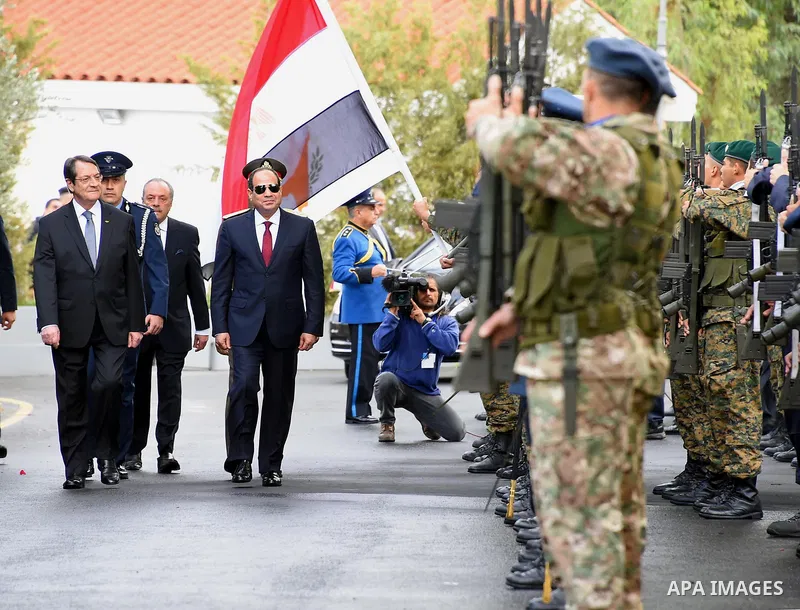 Cypriot President Nicos Anastasiades and Egyptian President Abdel Fattah al-Sisi review the honor guards at the presidential palace in the capital Nicosia, on November 20, 2017. Photo by Egyptian President Office