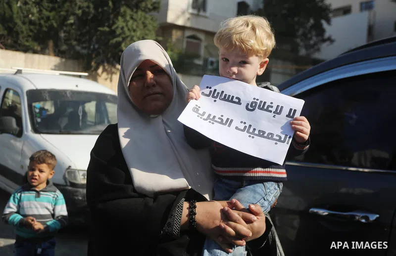 Palestinian orphans take part in a protest against the closure of the accounts of charities in Gaza city, on November 26, 2017. Photo by Mohammed Asad