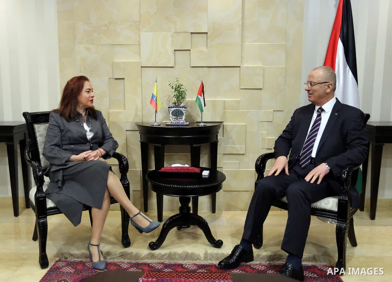 Palestinian Prime Minister, Rami Hamdallah, meets with Minister of Foreign Affairs of Ecuador Maria Espinosa, in the West Bank city of Ramallah, on November 26, 2017. Photo by Prime Minister Office