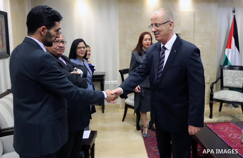 Palestinian Prime Minister, Rami Hamdallah, meets with Minister of Foreign Affairs of Ecuador Maria Espinosa, in the West Bank city of Ramallah, on November 26, 2017. Photo by Prime Minister Office