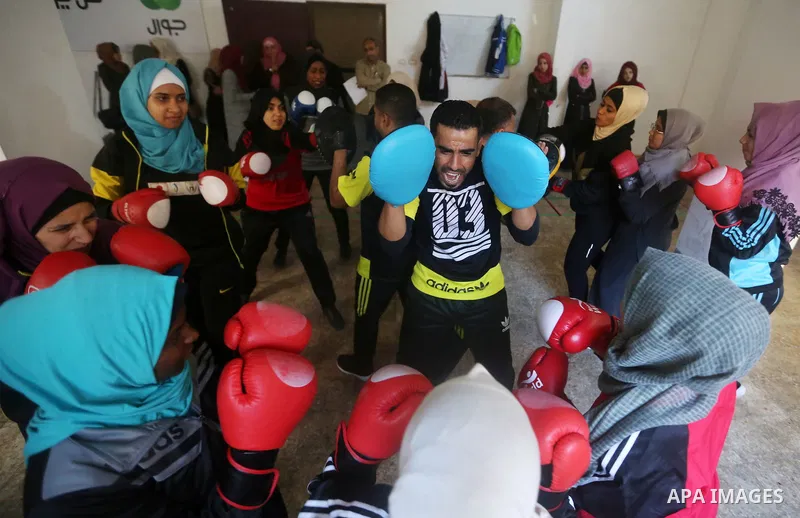 Palestinian women take part in Boxing training during the first founding course of women boxing in Gaza City on November 26, 2017. Photo by Atia Darwish
