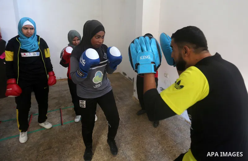 Palestinian women take part in Boxing training during the first founding course of women boxing in Gaza City on November 26, 2017. Photo by Atia Darwish