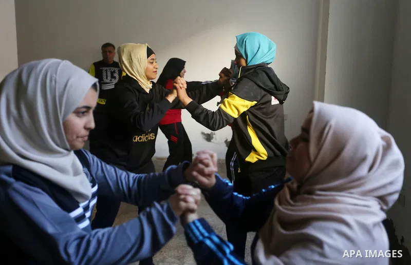 Palestinian women take part in Boxing training during the first founding course of women boxing in Gaza City on November 26, 2017. Photo by Atia Darwish