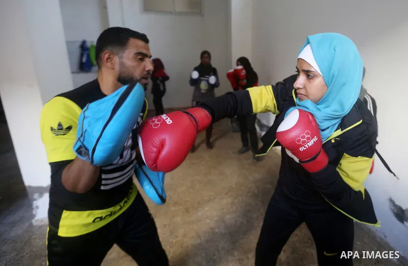 Palestinian women take part in Boxing training during the first founding course of women boxing in Gaza City on November 26, 2017. Photo by Atia Darwish