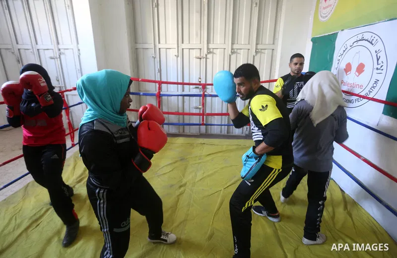 Palestinian women take part in Boxing training during the first founding course of women boxing in Gaza City on November 26, 2017. Photo by Atia Darwish