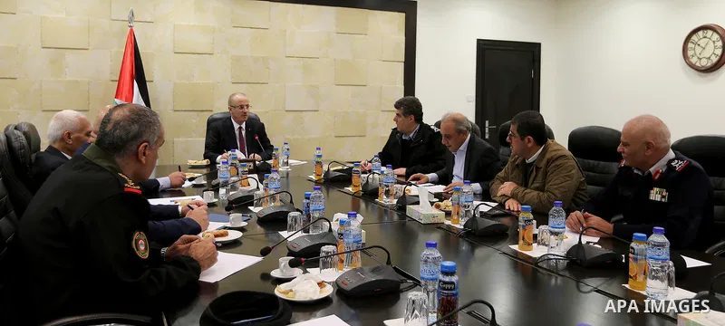 Palestinian Prime Minister ,Rami Hamdallah, meets with security chiefs at his office in the West Bank city of Ramallah on Nov 29, 2017. Photo by Prime Minister Office