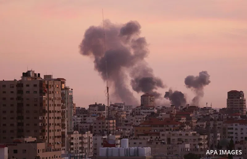 Smoke rises after war crafts belonging to Israeli army carried out airstrikes over Gaza City, Gaza on November 30, 2017. Photo by Ashraf Amra