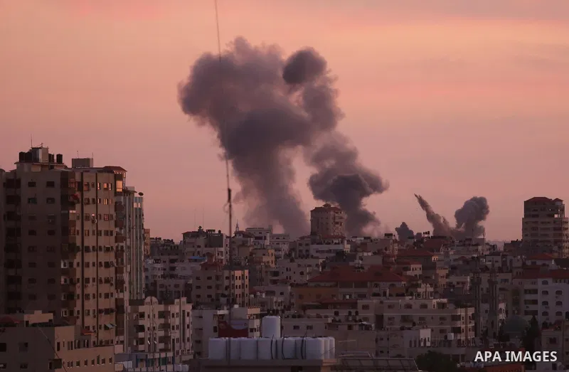 Smoke rises after war crafts belonging to Israeli army carried out airstrikes over Gaza City, Gaza on November 30, 2017. Photo by Ashraf Amra