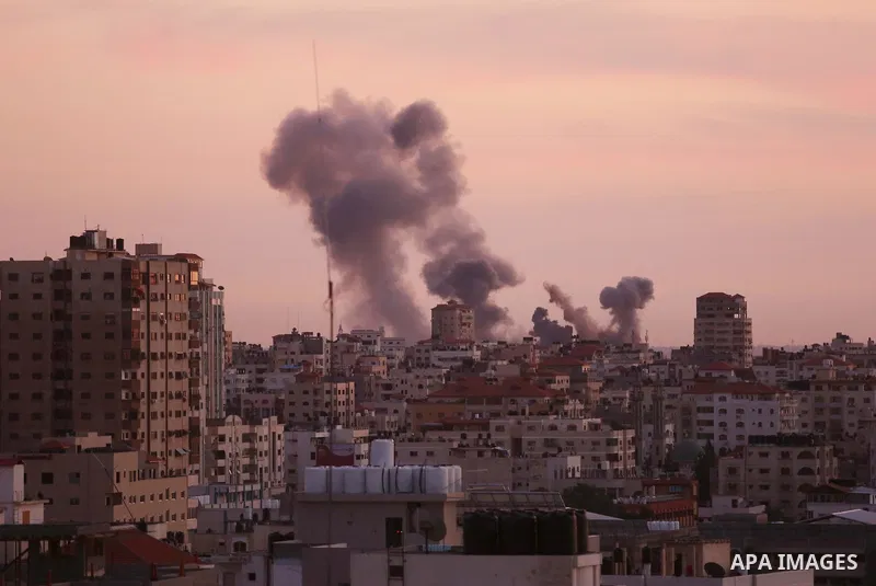 Smoke rises after war crafts belonging to Israeli army carried out airstrikes over Gaza City, Gaza on November 30, 2017. Photo by Ashraf Amra