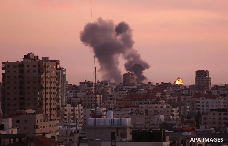 Smoke rises after war crafts belonging to Israeli army carried out airstrikes over Gaza City, Gaza on November 30, 2017. Photo by Ashraf Amra