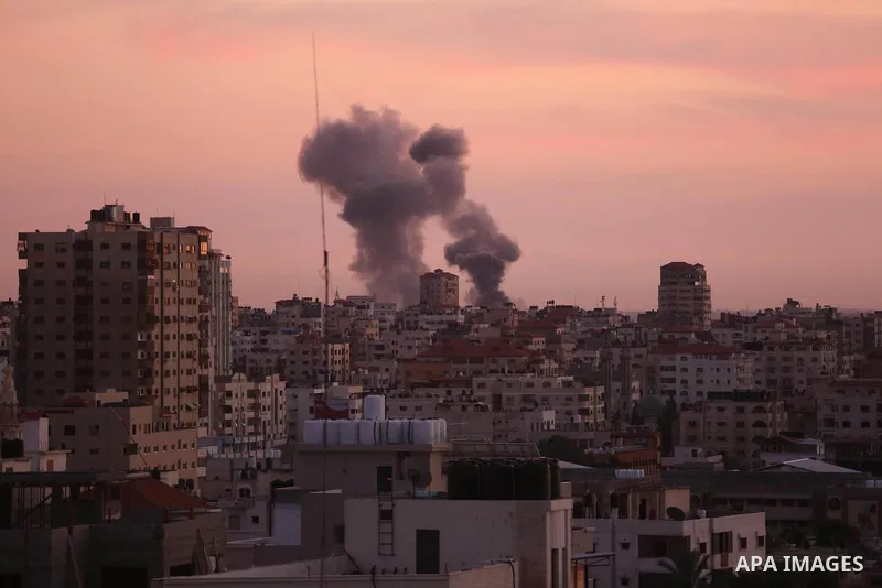 Smoke rises after war crafts belonging to Israeli army carried out airstrikes over Gaza City, Gaza on November 30, 2017. Photo by Ashraf Amra