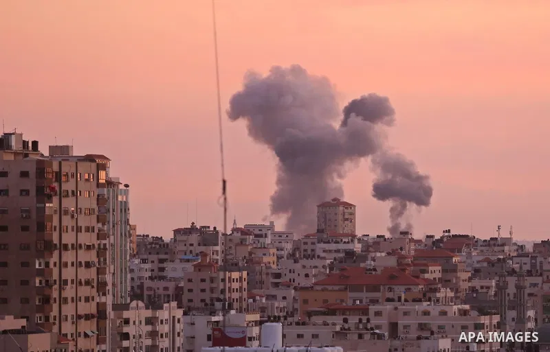 Smoke rises after war crafts belonging to Israeli army carried out airstrikes over Gaza City, Gaza on November 30, 2017. Photo by Ashraf Amra