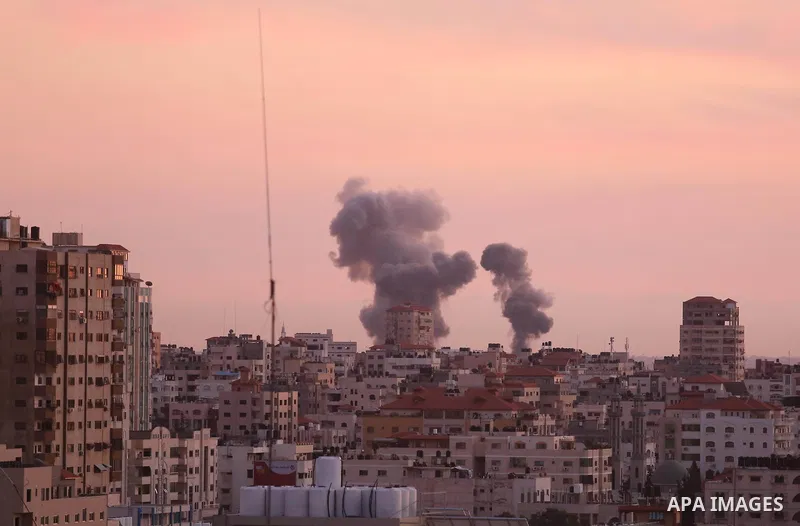 Smoke rises after war crafts belonging to Israeli army carried out airstrikes over Gaza City, Gaza on November 30, 2017. Photo by Ashraf Amra