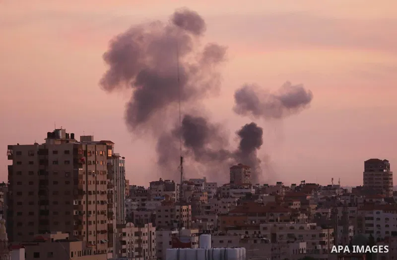 Smoke rises after war crafts belonging to Israeli army carried out airstrikes over Gaza City, Gaza on November 30, 2017. Photo by Ashraf Amra