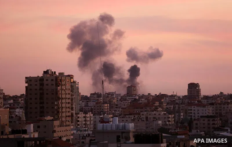 Smoke rises after war crafts belonging to Israeli army carried out airstrikes over Gaza City, Gaza on November 30, 2017. Photo by Ashraf Amra