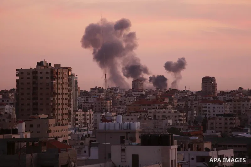 Smoke rises after war crafts belonging to Israeli army carried out airstrikes over Gaza City, Gaza on November 30, 2017. Photo by Ashraf Amra