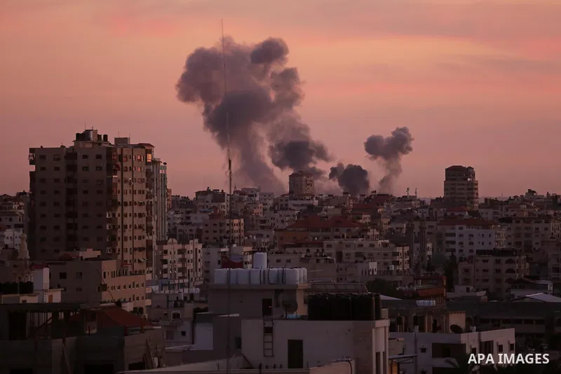 Smoke rises after war crafts belonging to Israeli army carried out airstrikes over Gaza City, Gaza on November 30, 2017. Photo by Ashraf Amra