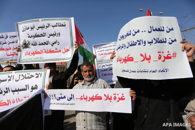 Palestinians take part during a protest against the ongoing electricity shortages in front of Gaza's power plant in Nuseirat, in the central of Gaza Strip on December 2, 2017. Photo by Ashraf Amra