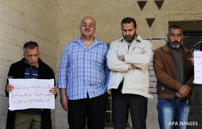 The Palestinian Authority employees in the Gaza Strip take part in a protest demanding their right after Palestinian Authority force them into early retirement in Gaza city on December 3, 2017. Photo by Mohammed Asad